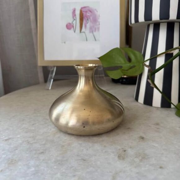 Vintage solid brass MCM vase - Picture 2 of 7